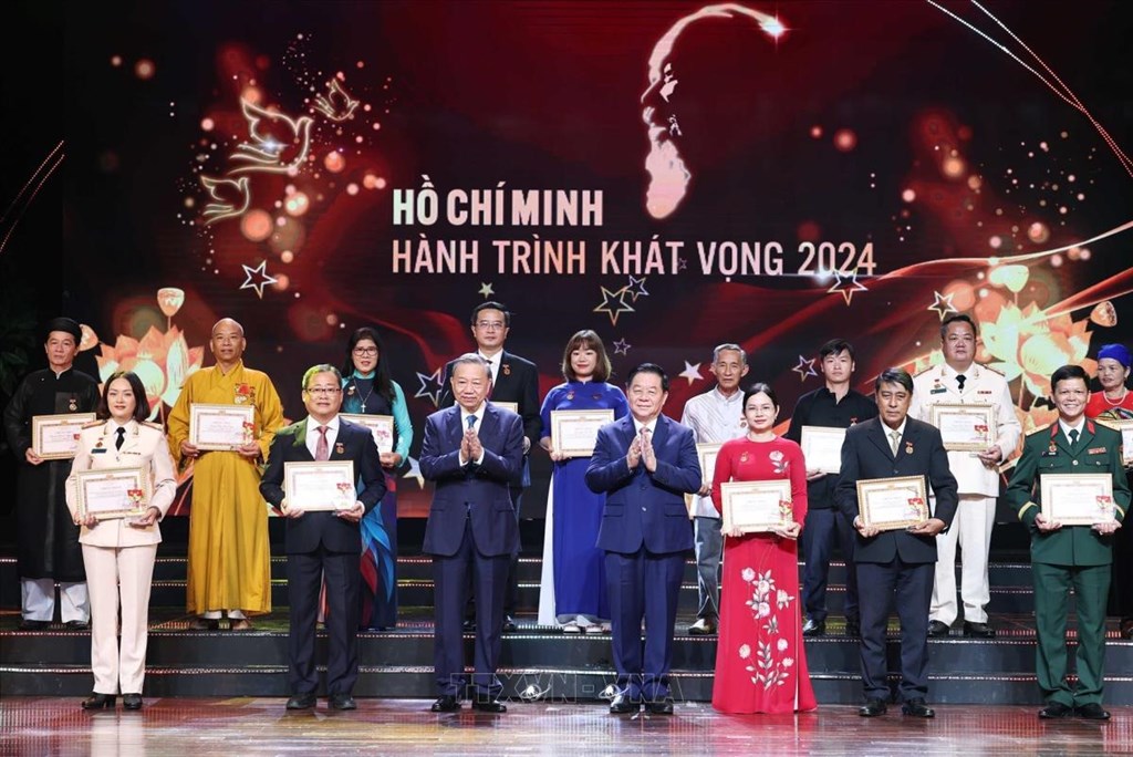 Anh-tin-bai